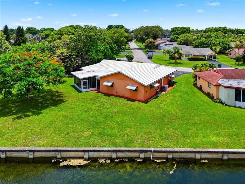 2 bedroom Single Family Residence at 9401 NW 70 Place, Westwood Community 4, Tamarac — photo 3