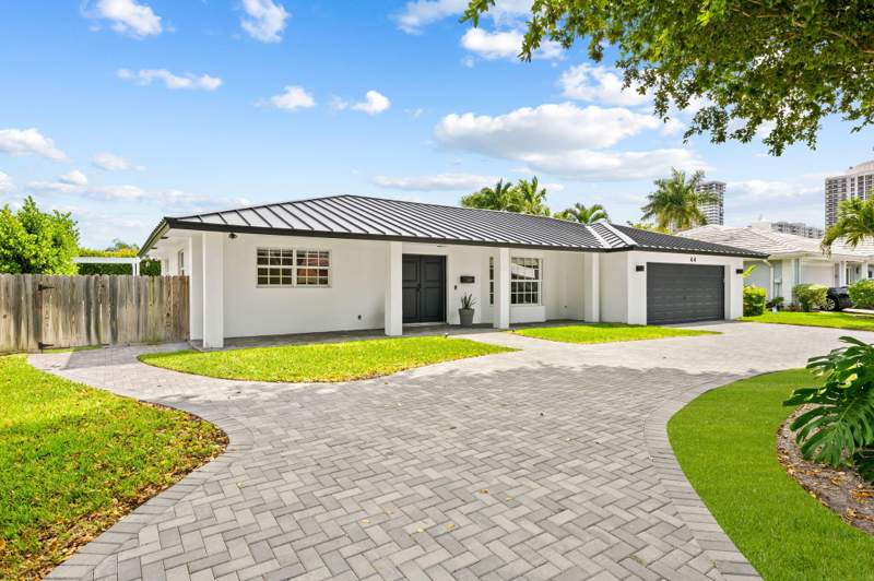 3 bedroom Single Family Residence at 44 Fort Royal Isle, Bermuda-Riviera Sub Of Galt, Fort Lauderdale — photo 3