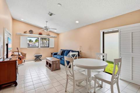 20986 Rustlewood Avenue, Boca Raton FL - photo 7 of 54