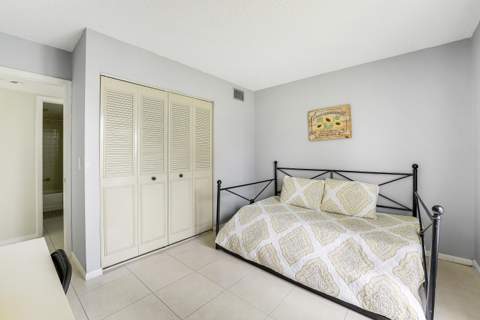 1112 Green Pine Boulevard #G1, West Palm Beach FL - photo 14 of 23