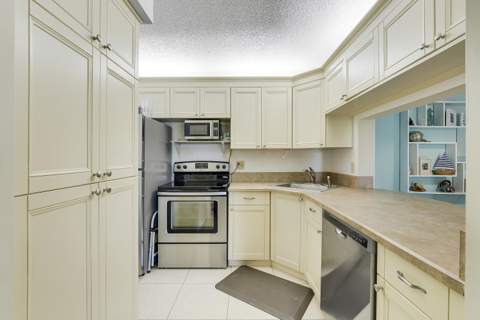 1112 Green Pine Boulevard #G1, West Palm Beach FL - photo 11 of 23