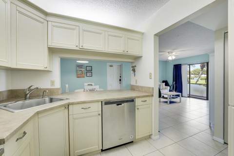 1112 Green Pine Boulevard #G1, West Palm Beach FL - photo 9 of 23