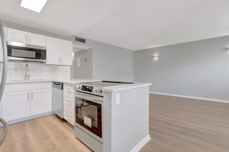 2 bedroom Condominium at 296 Fanshaw H, Century Village, Boca Raton — photo 3