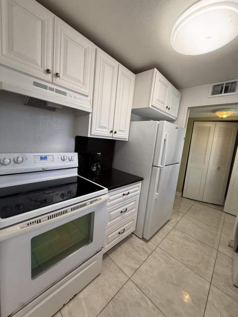 22 Golfs Edge #B, West Palm Beach FL - photo 6 of 28