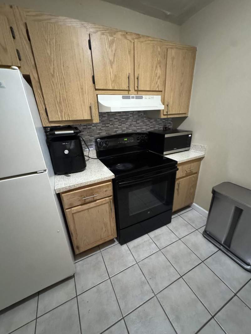 2 bedroom Townhouse at 5090 Elmhurst Road #C, Park Place Townhomes, West Palm Beach — photo 5