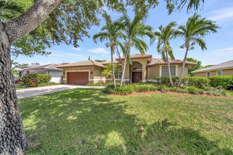 4 bedroom Single Family Residence at 6420 NW 41st Street, Estates At Turtle Run, Coral Springs — photo 2