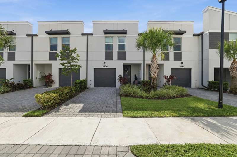 3 bedroom Townhouse at 5650 Enclave Drive, Enclave At Mangonia Park, Mangonia Park — photo 1