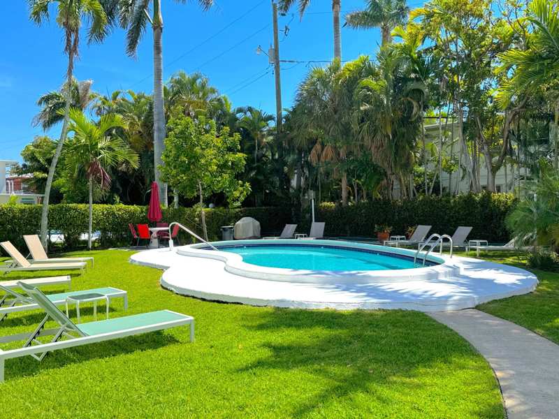 2 bedroom Stock Cooperative at 624 Antioch Avenue #6, Beachside Apts Co-Op, Fort Lauderdale — photo 1