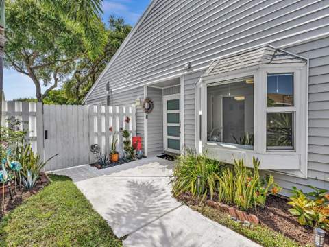8 Hawthorne Lane, Boynton Beach FL - photo 8 of 77