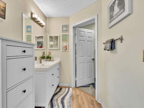 8 Hawthorne Lane, Boynton Beach FL - photo 13 of 77