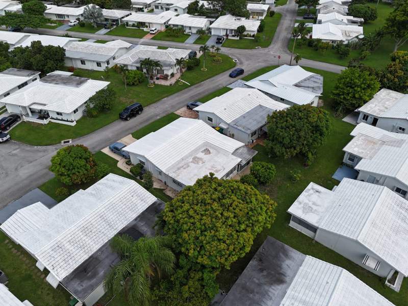 3 bedroom Single Family Residence at 7105 NW 68th Avenue, Mainlands Of Tamarac Lakes, Tamarac — photo 5