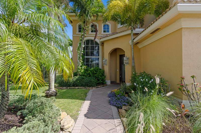 5 bedroom Single Family Residence at 2643 Arbor Lane, Madison Green 1 Pars A, H And K, Royal Palm Beach — photo 2