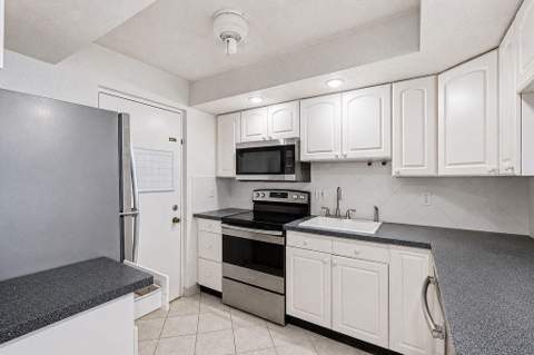 2322 S Cypress Bend Drive #311, Pompano Beach FL - photo 7 of 12