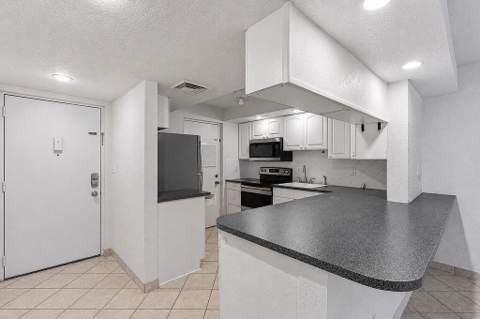 2322 S Cypress Bend Drive #311, Pompano Beach FL - photo 6 of 12