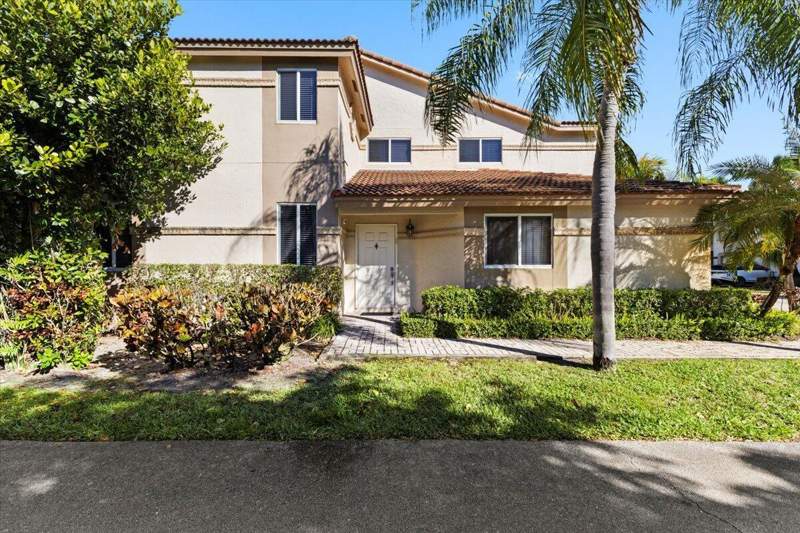 3 bedroom Townhouse at 6700 Via Regina, Plum At Boca Pointe Condos One Thru 15 Filed In Or, Boca Raton — photo 2