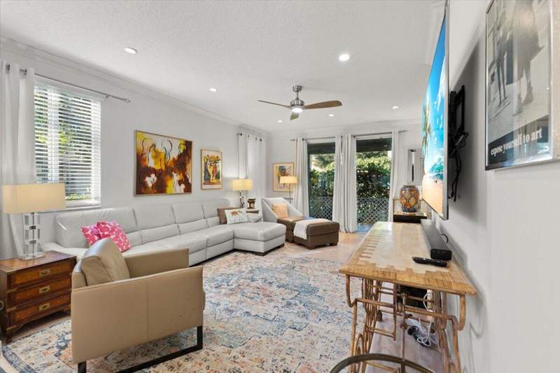 3 bedroom Townhouse at 6700 Via Regina, Plum At Boca Pointe Condos One Thru 15 Filed In Or, Boca Raton — photo 5