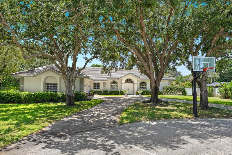 4 bedroom Single Family Residence at 3 SE Loggerhead Lane, Turtle Creek Village, Tequesta — photo 1