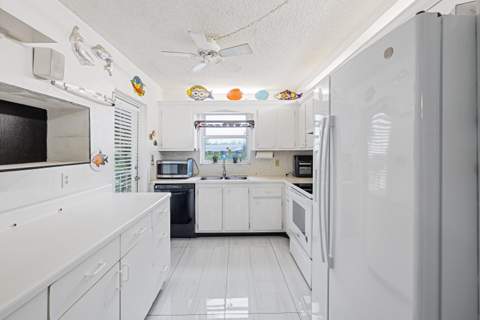 1200 Hibiscus Avenue #201, Pompano Beach FL - photo 7 of 31