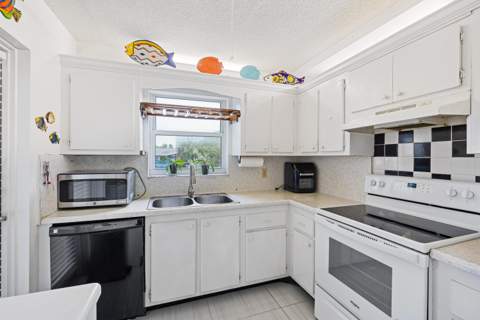 1200 Hibiscus Avenue #201, Pompano Beach FL - photo 9 of 31