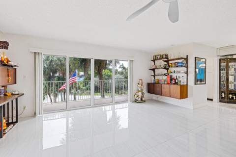 1200 Hibiscus Avenue #201, Pompano Beach FL - photo 6 of 31