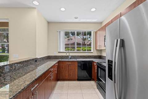 6272 S Military Trail #203, Lake Worth FL - photo 12 of 35