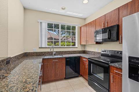 6272 S Military Trail #203, Lake Worth FL - photo 14 of 35