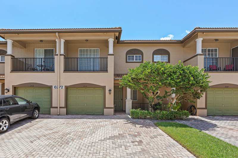 3 bedroom Townhouse at 6272 S Military Trail #203, Pine Key Reserve Condo, Lake Worth — photo 1