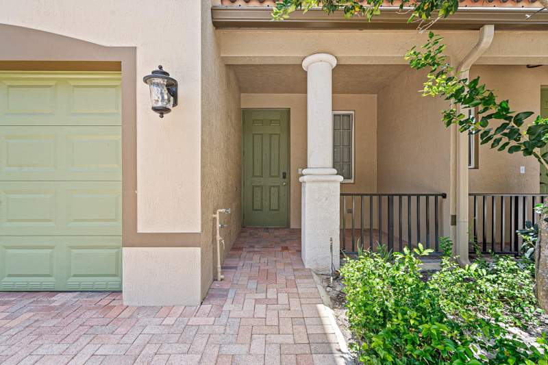 3 bedroom Townhouse at 6272 S Military Trail #203, Pine Key Reserve Condo, Lake Worth — photo 2
