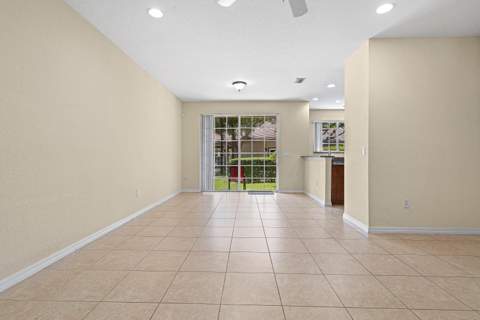 6272 S Military Trail #203, Lake Worth FL - photo 6 of 35