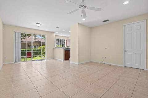 6272 S Military Trail #203, Lake Worth FL - photo 7 of 35