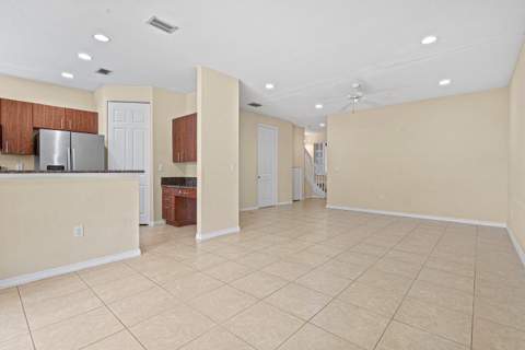 6272 S Military Trail #203, Lake Worth FL - photo 8 of 35