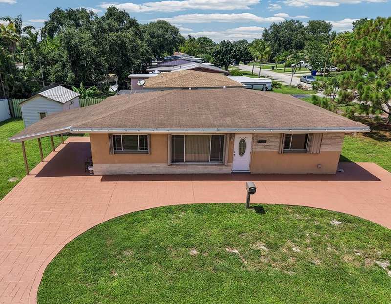 3 bedroom Single Family Residence at 2100 N 57th Avenue, Breeze Haven No 2, Hollywood — photo 1