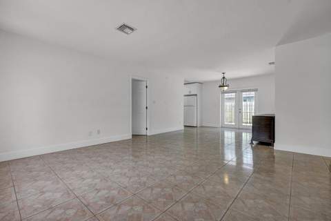 2100 N 57th Avenue, Hollywood FL - photo 11 of 41