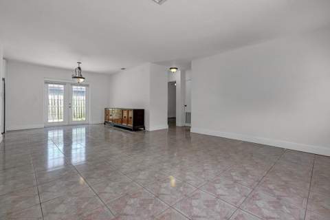 2100 N 57th Avenue, Hollywood FL - photo 10 of 41