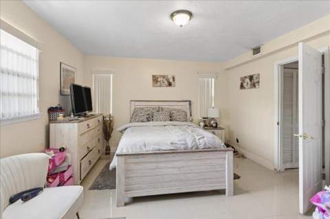 1313 NW 13th Court, Fort Lauderdale FL - photo 11 of 15