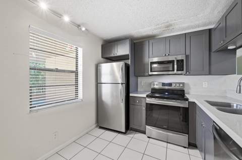 10501 W Broward Boulevard #405, Plantation FL - photo 8 of 38