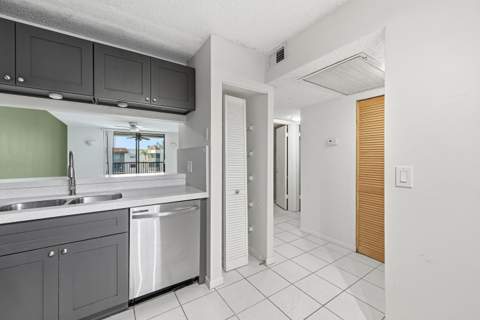 10501 W Broward Boulevard #405, Plantation FL - photo 10 of 38