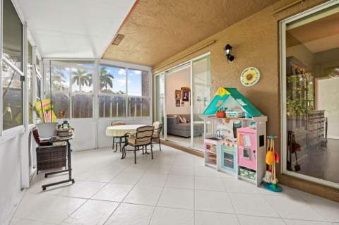 10156 Lombardy Drive, Tamarac FL - photo 11 of 23