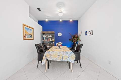 10156 Lombardy Drive, Tamarac FL - photo 10 of 23