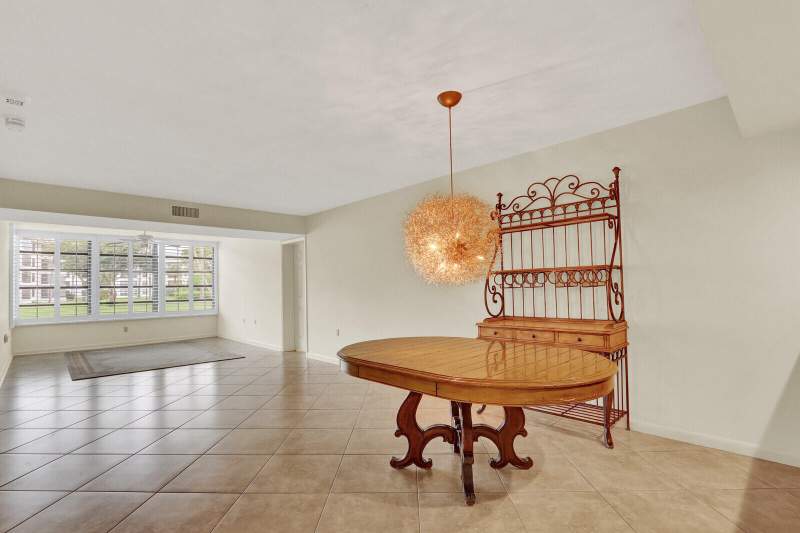 2 bedroom Condominium at 3636 Whitehall Drive #105, Whitehall Condo Of The Lands Of The President, West Palm Beach — photo 5
