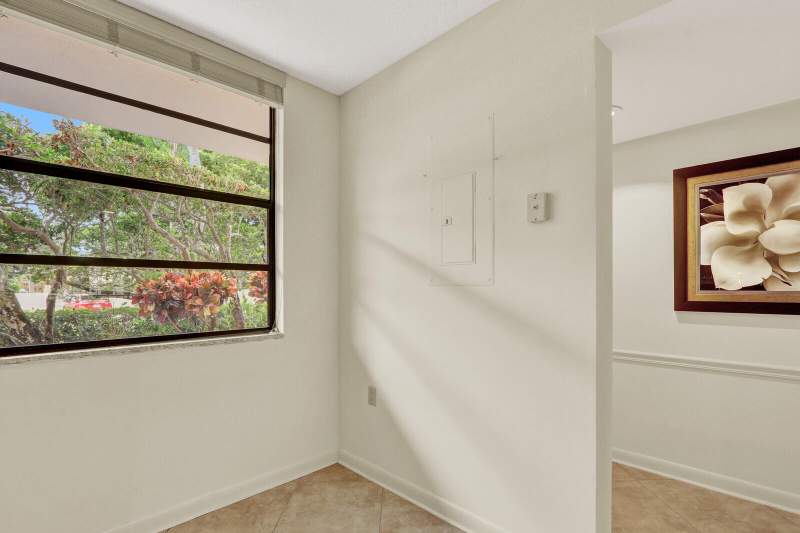 2 bedroom Condominium at 3636 Whitehall Drive #105, Whitehall Condo Of The Lands Of The President, West Palm Beach — photo 4