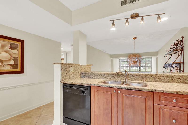 2 bedroom Condominium at 3636 Whitehall Drive #105, Whitehall Condo Of The Lands Of The President, West Palm Beach — photo 3