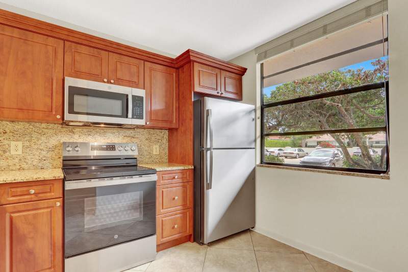 2 bedroom Condominium at 3636 Whitehall Drive #105, Whitehall Condo Of The Lands Of The President, West Palm Beach — photo 2