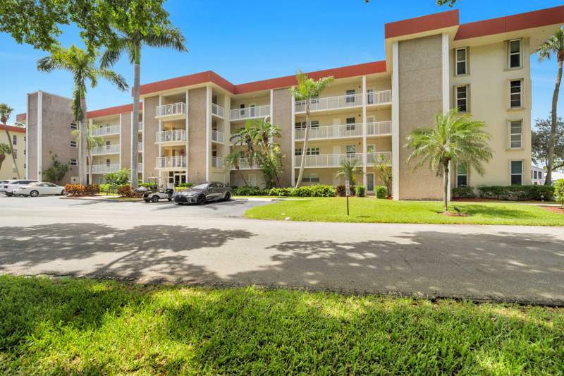 2 bedroom Condominium at 3000 NE 48th Court #402, No 2 Palm-Aire At Coral Key, Lighthouse Point — photo 3