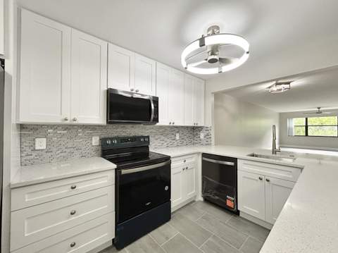 7681 Tahiti Lane #102, Lake Worth FL - photo 10 of 71