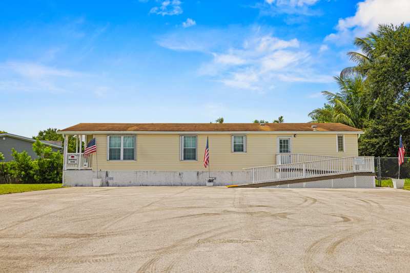 3 bedroom Manufactured Home at 10105 SW Sandalfoot Boulevard, Watergate Mobile Home, Boca Raton — photo 1