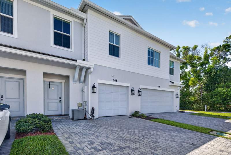 3 bedroom Townhouse at 608 NE Waters Edge Lane, River Place On The St Lucie No. 8, Port St. Lucie — photo 2