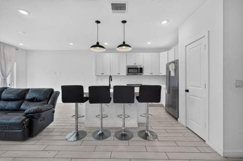 608 NE Waters Edge Lane, Port St. Lucie FL - photo 8 of 40