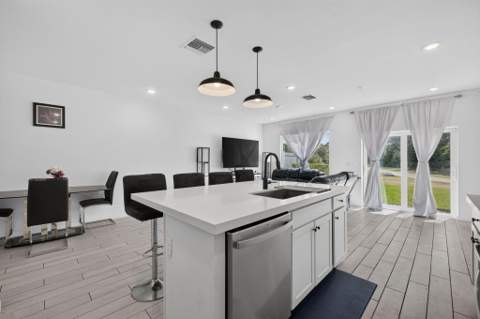 608 NE Waters Edge Lane, Port St. Lucie FL - photo 10 of 40