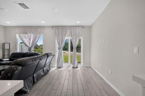 608 NE Waters Edge Lane, Port St. Lucie FL - photo 11 of 40